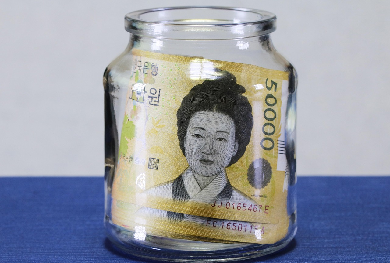 Average revolving credit line interest rates across major South Korean banks exceed 5%